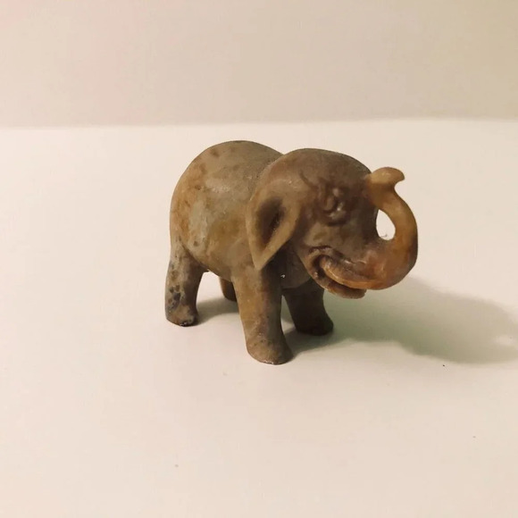 Vintage Mini Stone Elephant Small 2 Inch Long Figurine - Picture 4 of 14